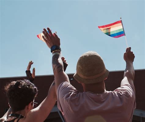 incontri gay a novara|Chatta e fissa appuntamenti con uomini gay, bisessuali,